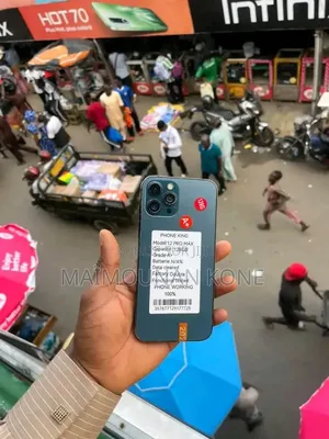 Le Téléphone Est Nouveau Dans Carton