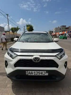 Toyota RAV4 XLE AWD 2023 Blanc