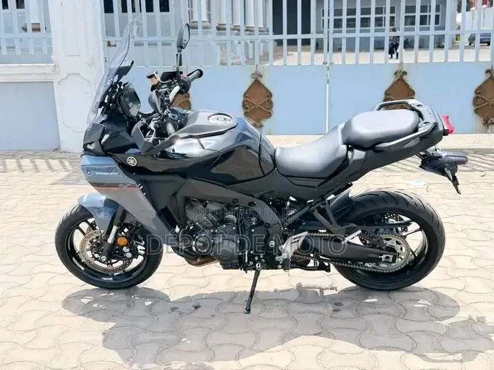 Nouveau Yamaha 2024 Gris
