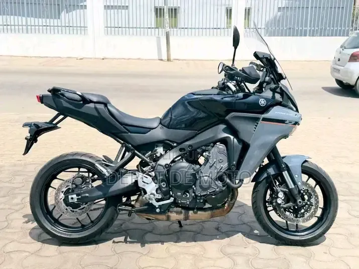 Nouveau Yamaha 2024 Gris