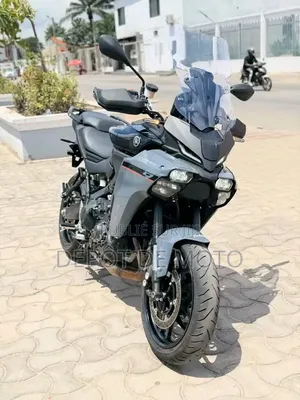 Nouveau Yamaha 2024 Gris