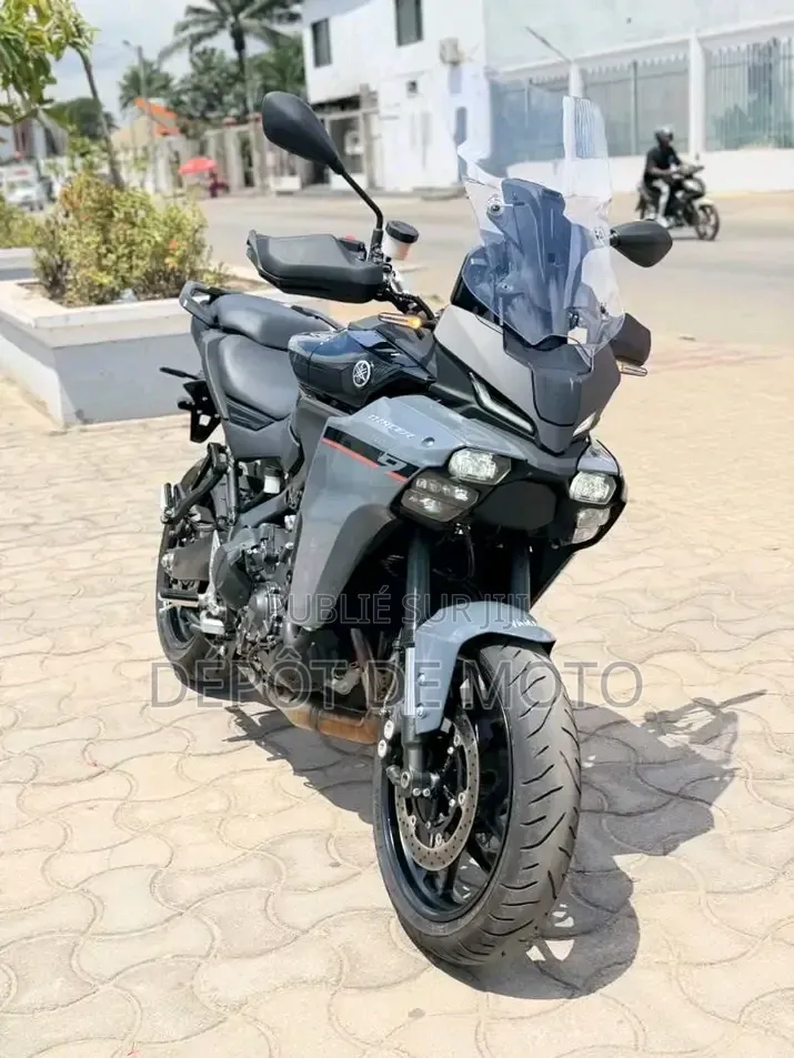 Nouveau Yamaha 2024 Gris