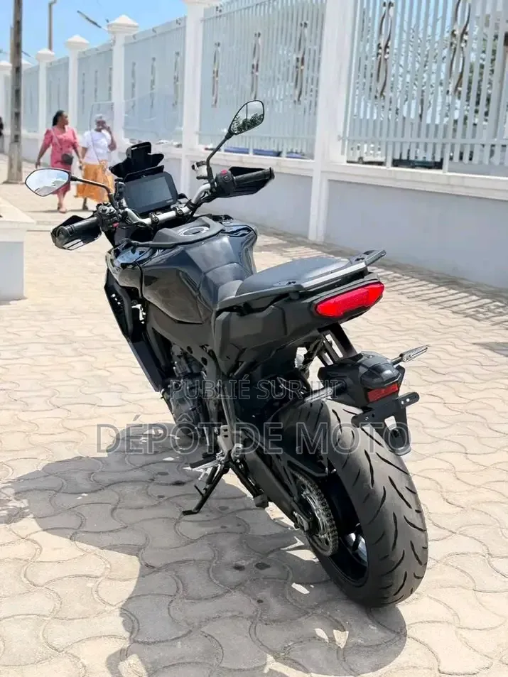 Nouveau Yamaha 2024 Gris