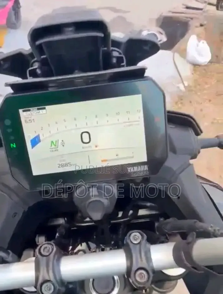 Nouveau Yamaha 2024 Gris