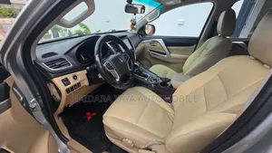Mitsubishi Pajero 2021 Gris