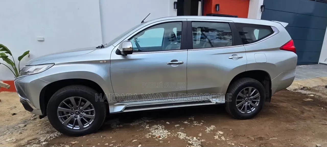 Mitsubishi Pajero 2021 Gris