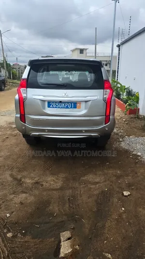 Mitsubishi Pajero 2021 Gris