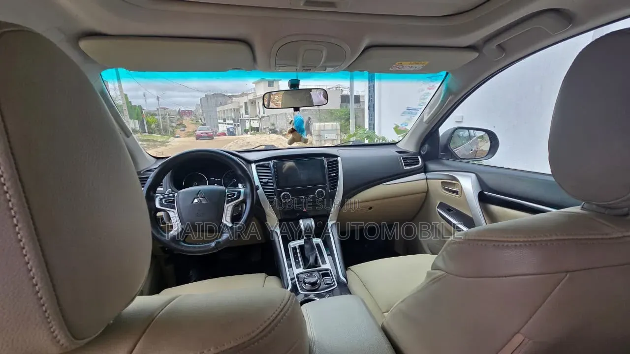 Mitsubishi Pajero 2021 Gris