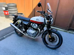 Royal Enfield Interceptor 650 2024 Blanc