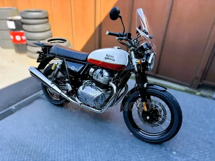 Royal Enfield Interceptor 650 2024 Blanc
