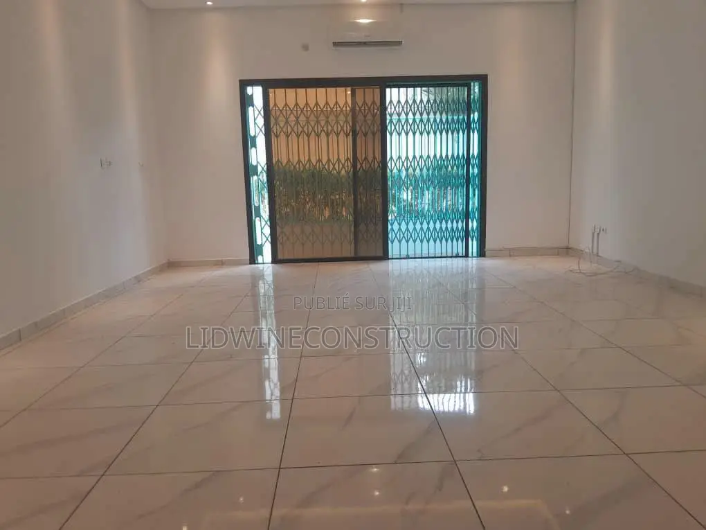 3chbre Appartement dans Cocody à Louer