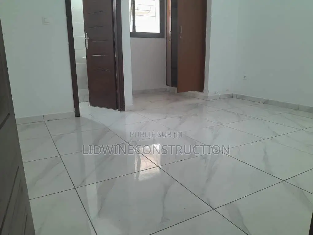 3chbre Appartement dans Cocody à Louer