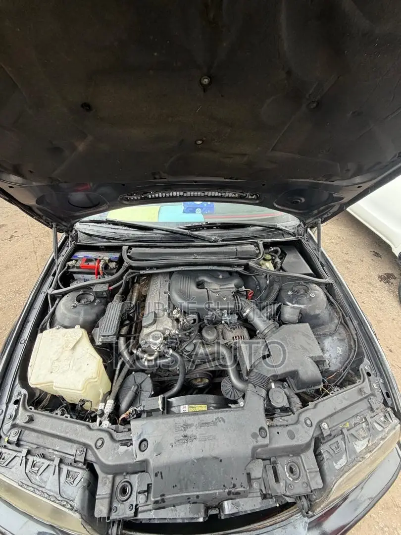 BMW 318i 2002 Gris