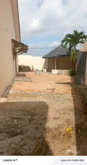 4chbre Villa dans Zié Multi-Services, Cocody à Vendre