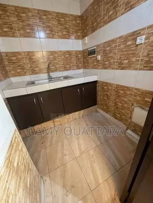 1chbre Chambre et salon dans Lamko Immobilier, Cocody à Louer