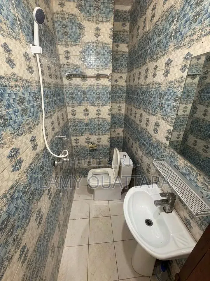 1chbre Chambre et salon dans Lamko Immobilier, Cocody à Louer