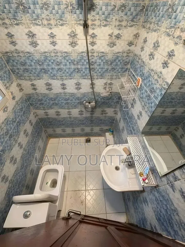 1chbre Chambre et salon dans Lamko Immobilier, Cocody à Louer