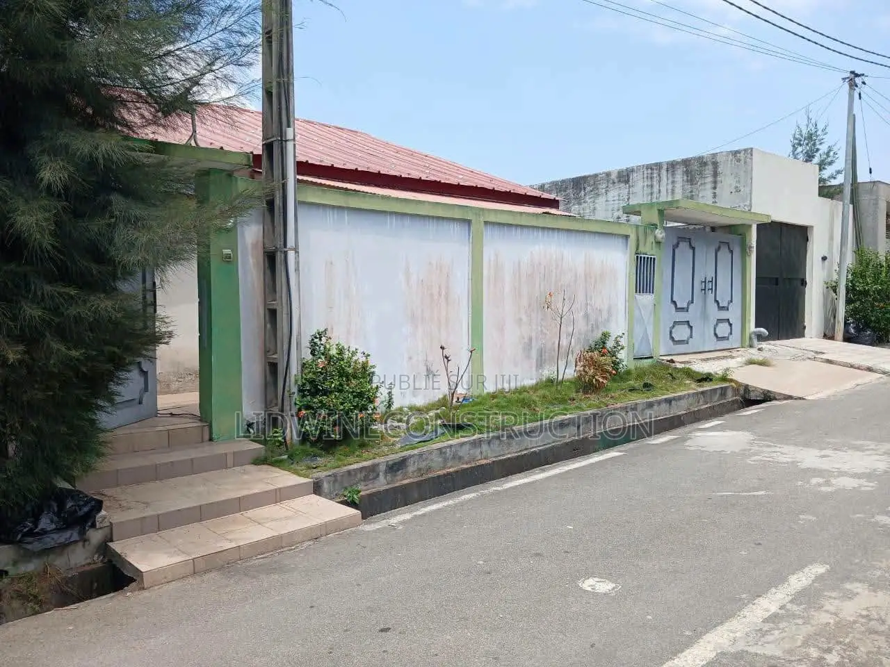 3chbre Villa dans Cocody à Vendre