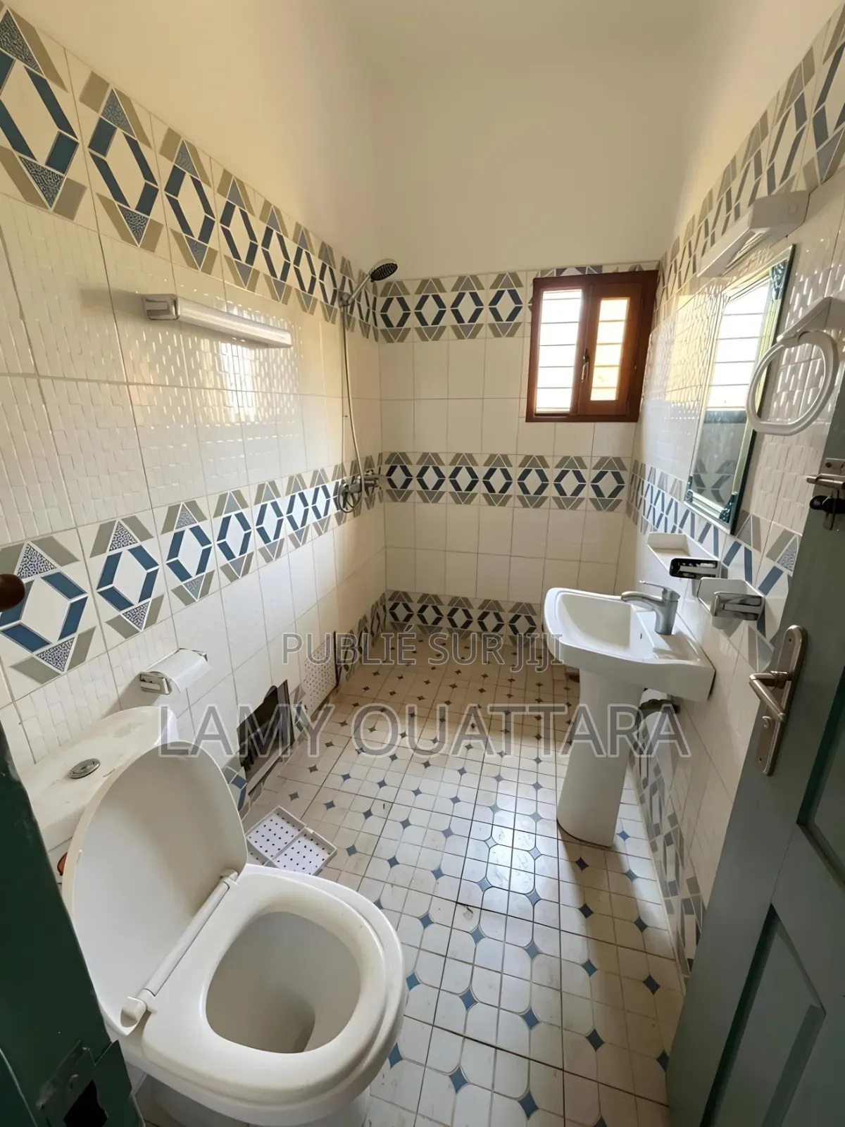 2chbre Appartement dans Lamko Immobilier, Cocody à Louer