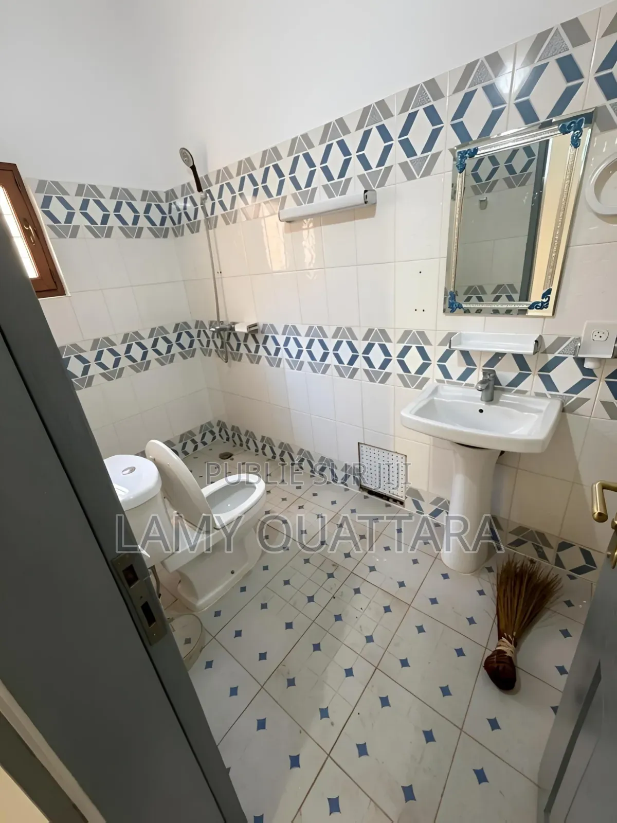 2chbre Appartement dans Lamko Immobilier, Cocody à Louer