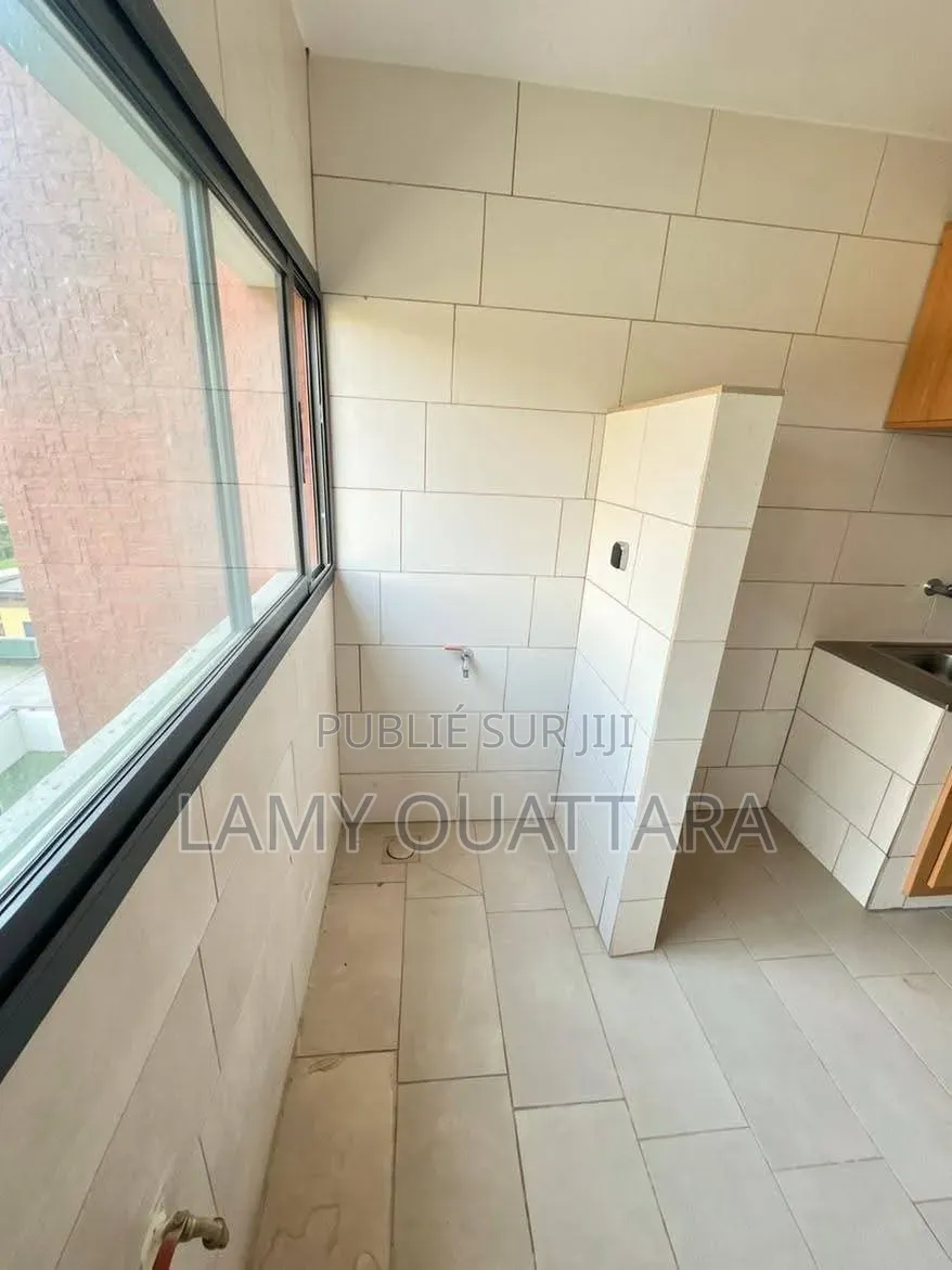2chbre Appartement dans Lamko Immobilier, Cocody à Louer