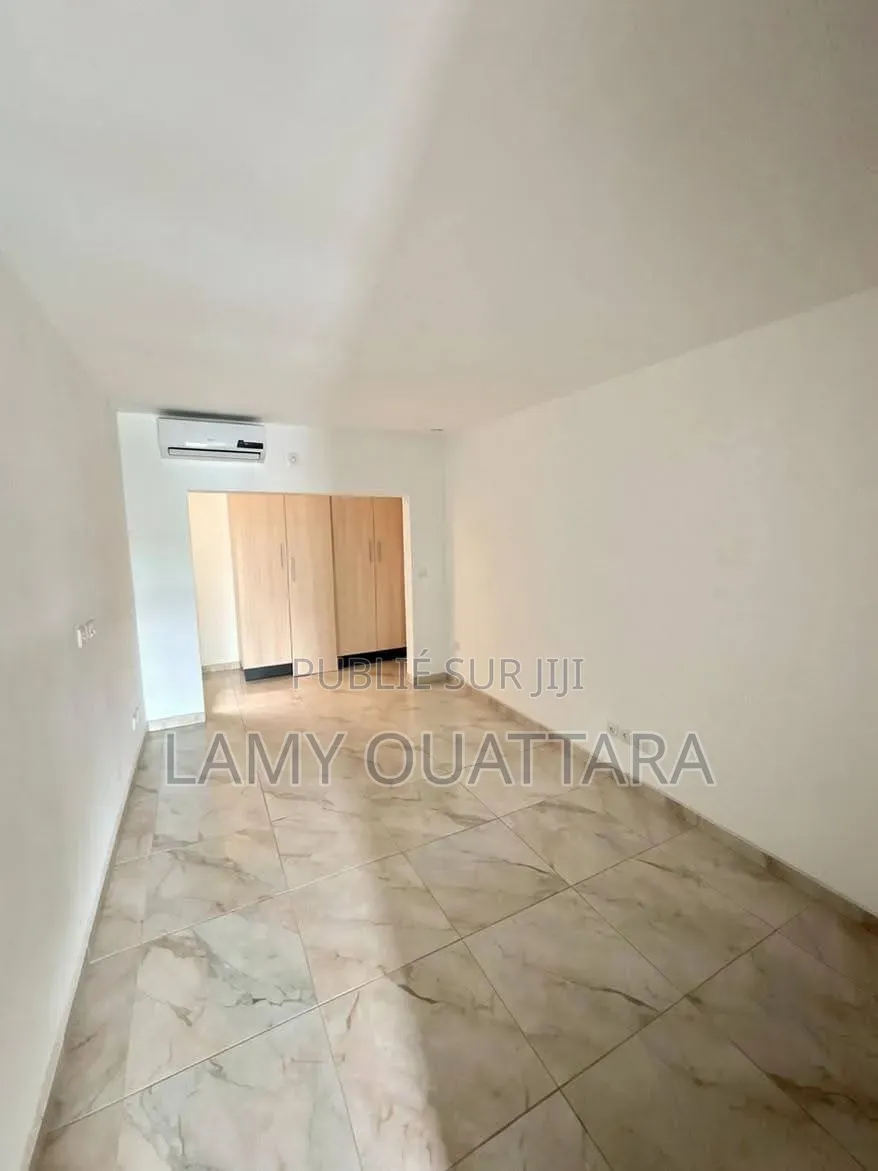 2chbre Appartement dans Lamko Immobilier, Cocody à Louer
