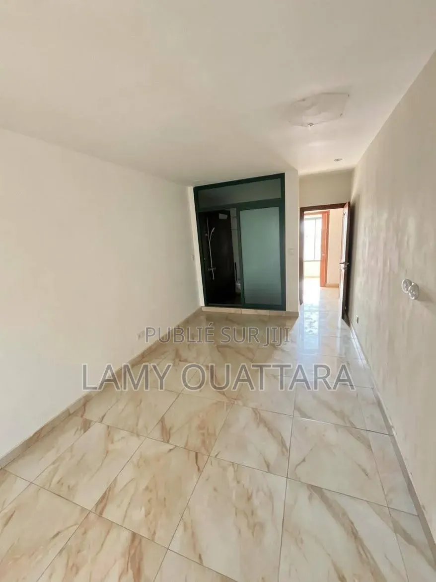 2chbre Appartement dans Lamko Immobilier, Cocody à Louer
