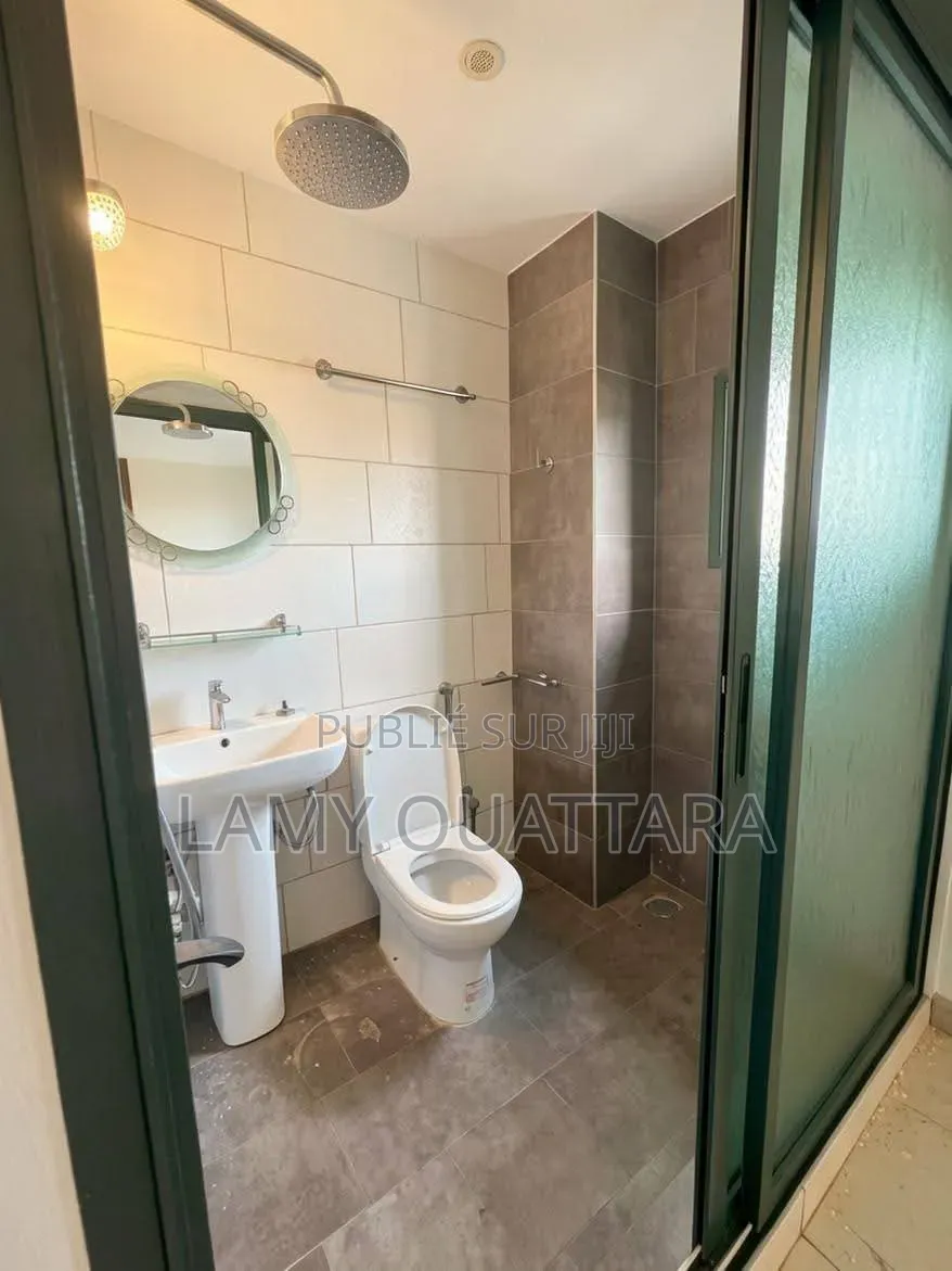 2chbre Appartement dans Lamko Immobilier, Cocody à Louer