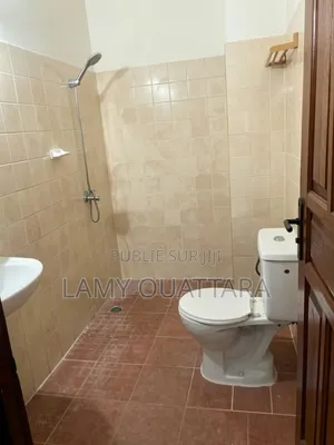 A Louer Grand Magasin a La Riviera Faya Route Dabatta