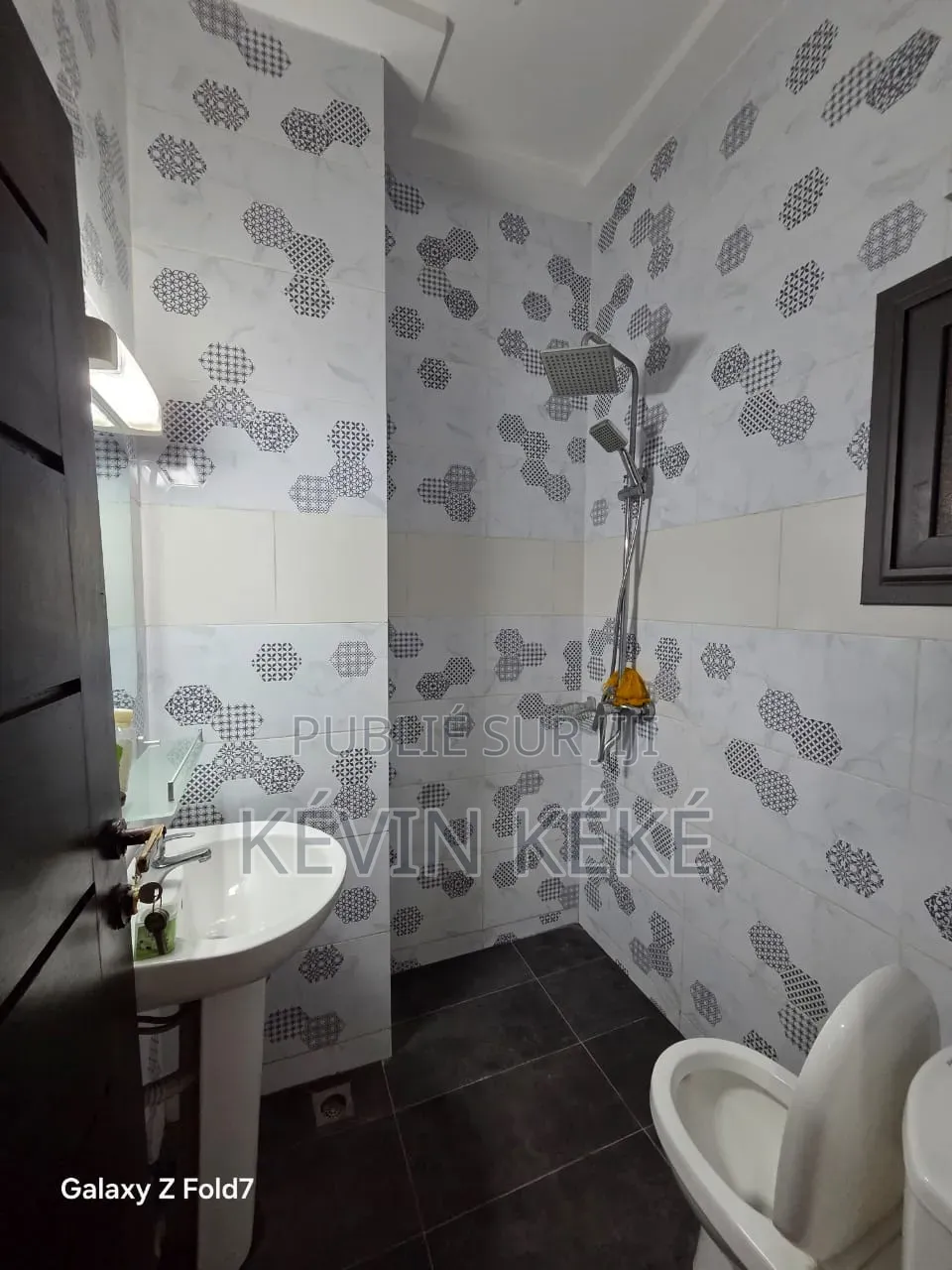 Meublé 3chbre Appartement dans Grâce Immobilier, Cocody à Louer