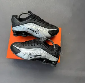 Chaussure Nike Shox R4
