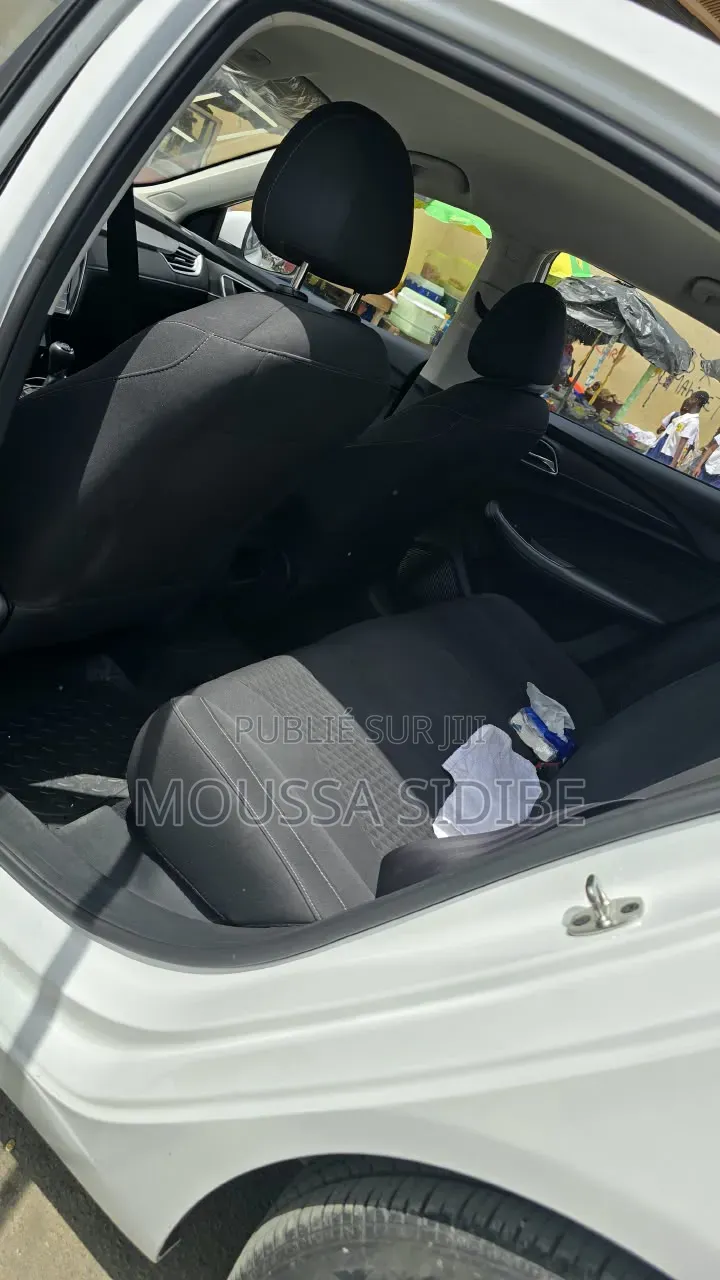 MG MG5 Essence 1.5T DCT 2026 Blanc