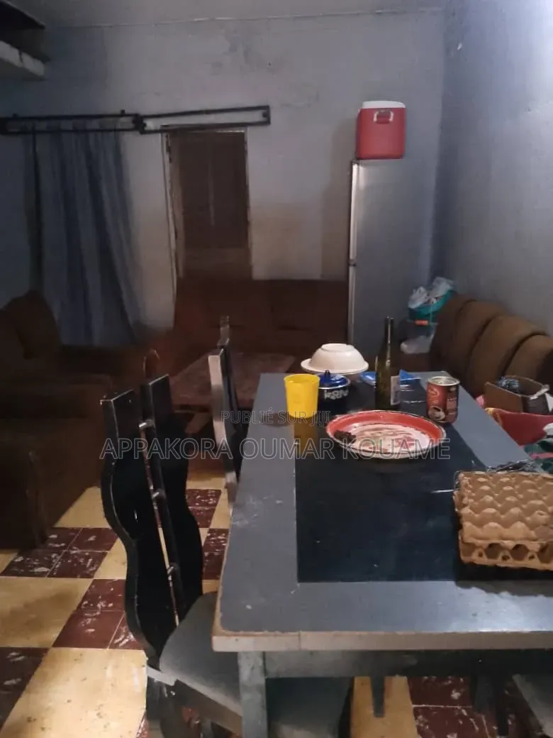 3chbre Maison dans Kouame, Yopougon à Vendre