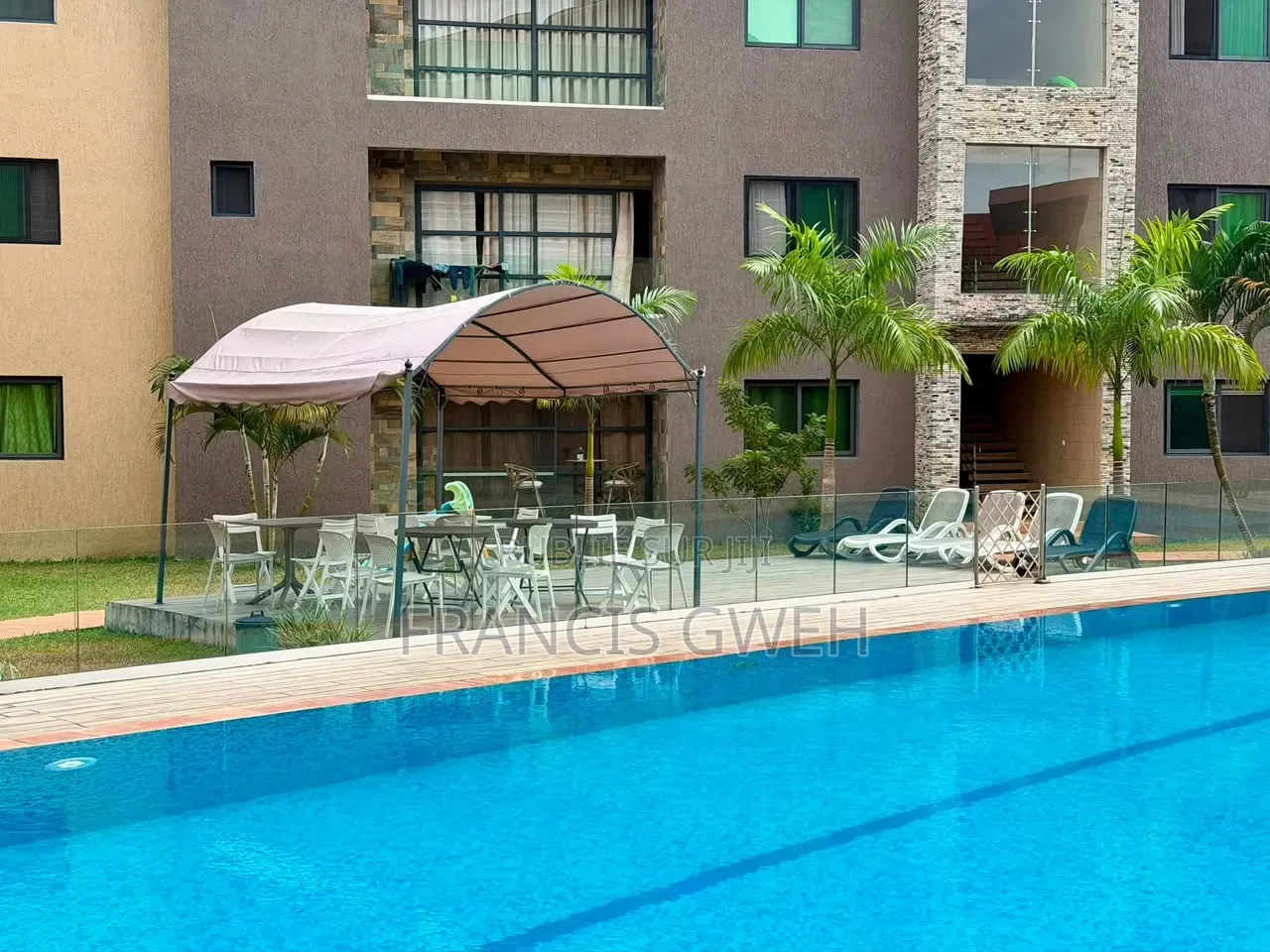 3chbre Appartement dans Francis Gweh, Le Plateau à Louer
