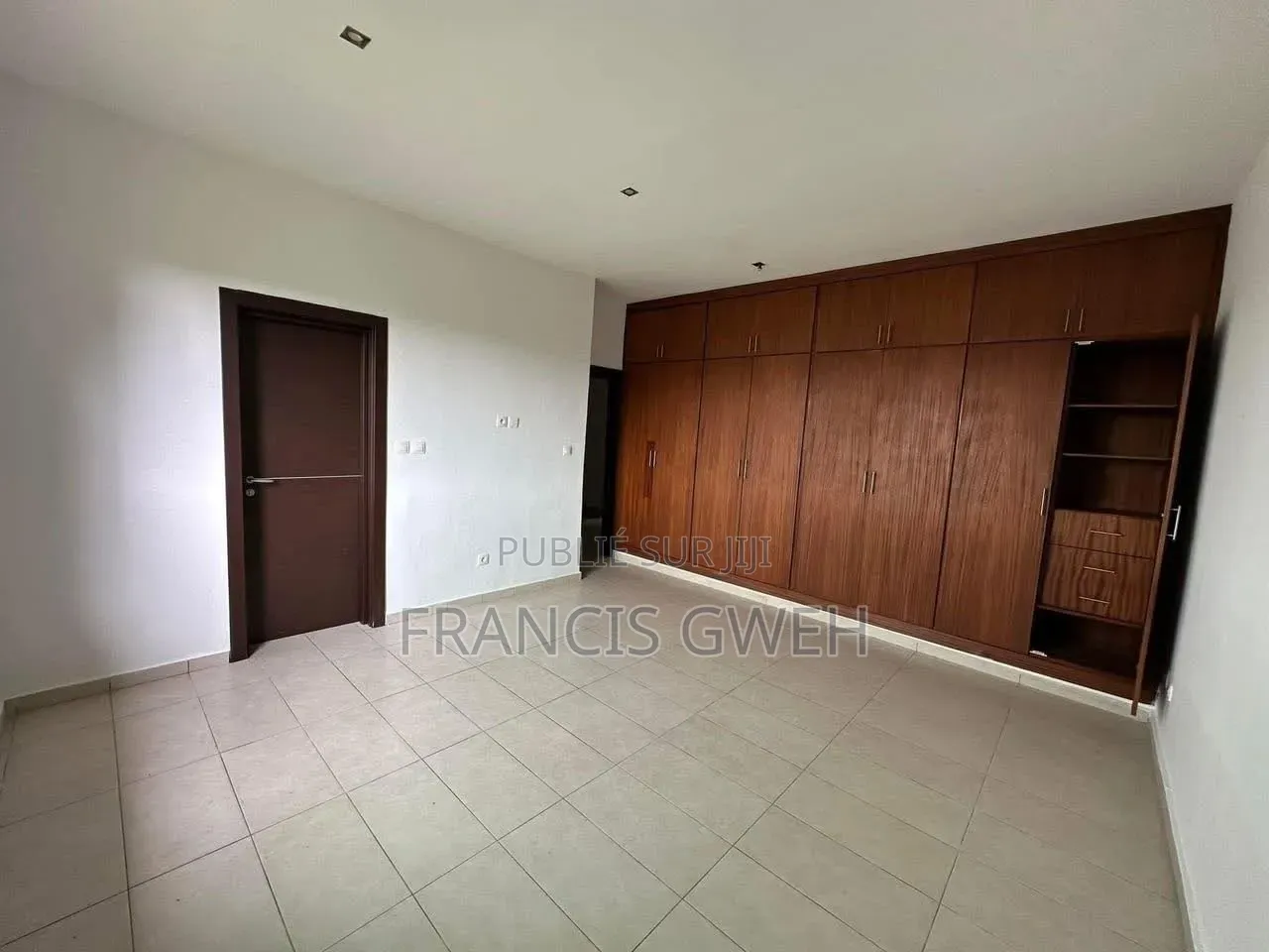3chbre Appartement dans Francis Gweh, Le Plateau à Louer