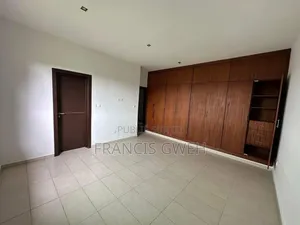 3chbre Appartement dans Francis Gweh, Le Plateau à Louer