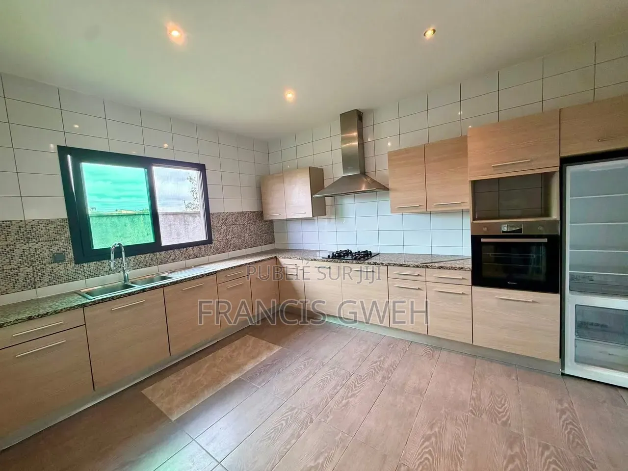 3chbre Appartement dans Francis Gweh, Le Plateau à Louer