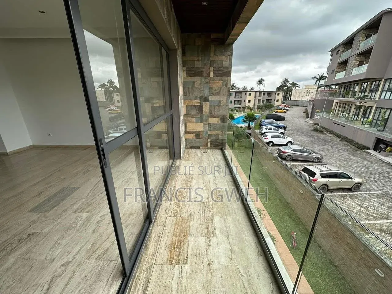 3chbre Appartement dans Francis Gweh, Le Plateau à Louer