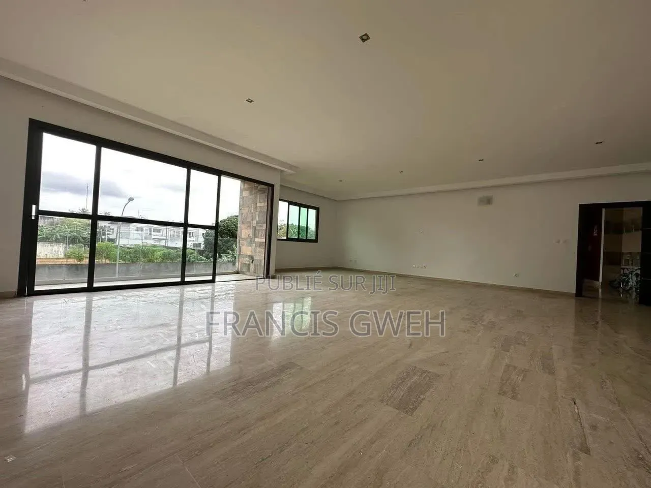 3chbre Appartement dans Francis Gweh, Le Plateau à Louer