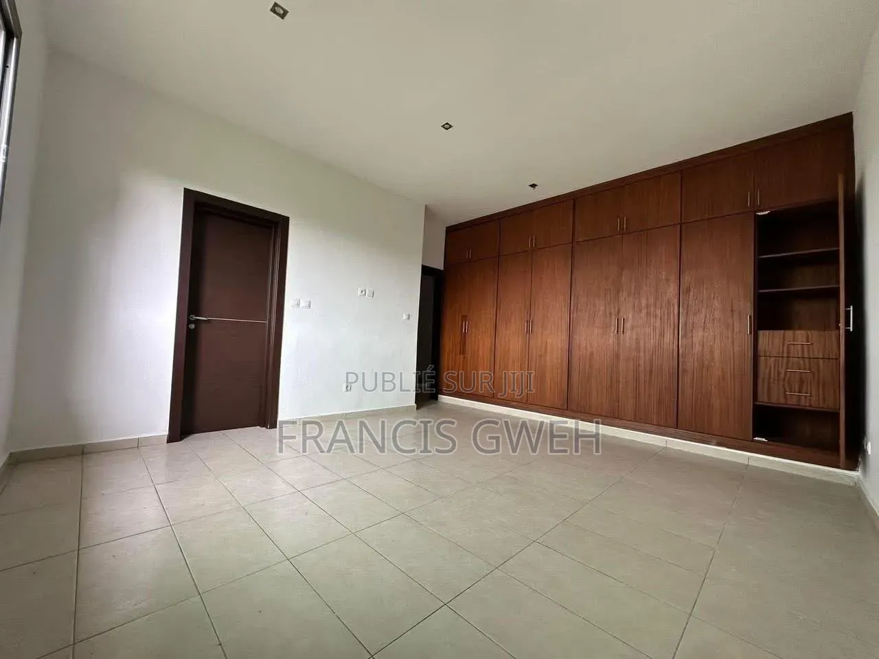 3chbre Appartement dans Francis Gweh, Le Plateau à Louer