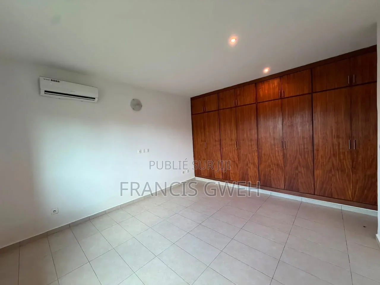 3chbre Appartement dans Francis Gweh, Le Plateau à Louer