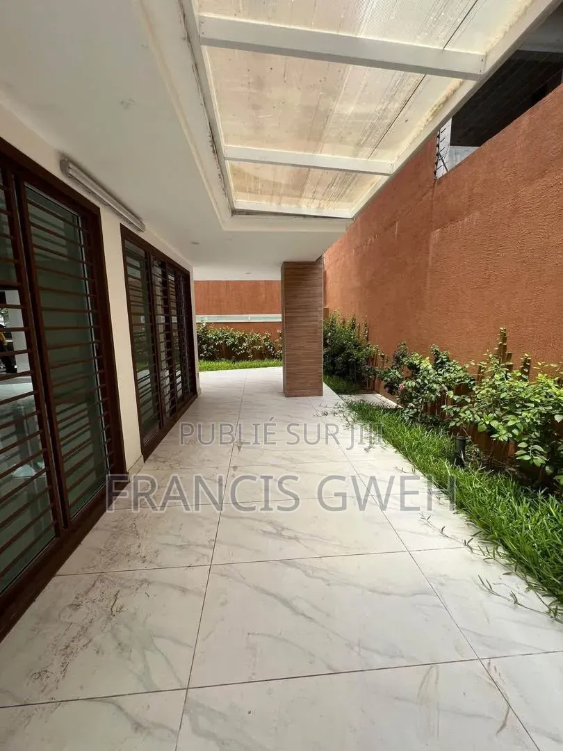 4chbre Duplex dans Francis Gweh, Cocody à Louer