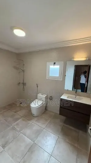 4chbre Duplex dans Francis Gweh, Cocody à Louer