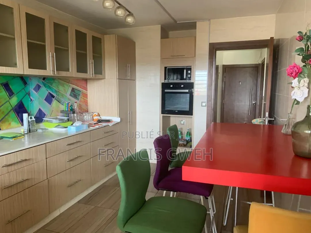 Meublé 3chbre Appartement dans Francis Gweh, Cocody à Louer