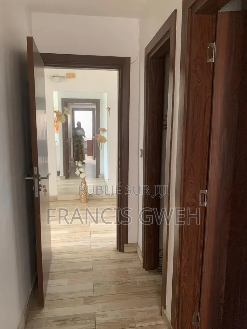 Meublé 3chbre Appartement dans Francis Gweh, Cocody à Louer
