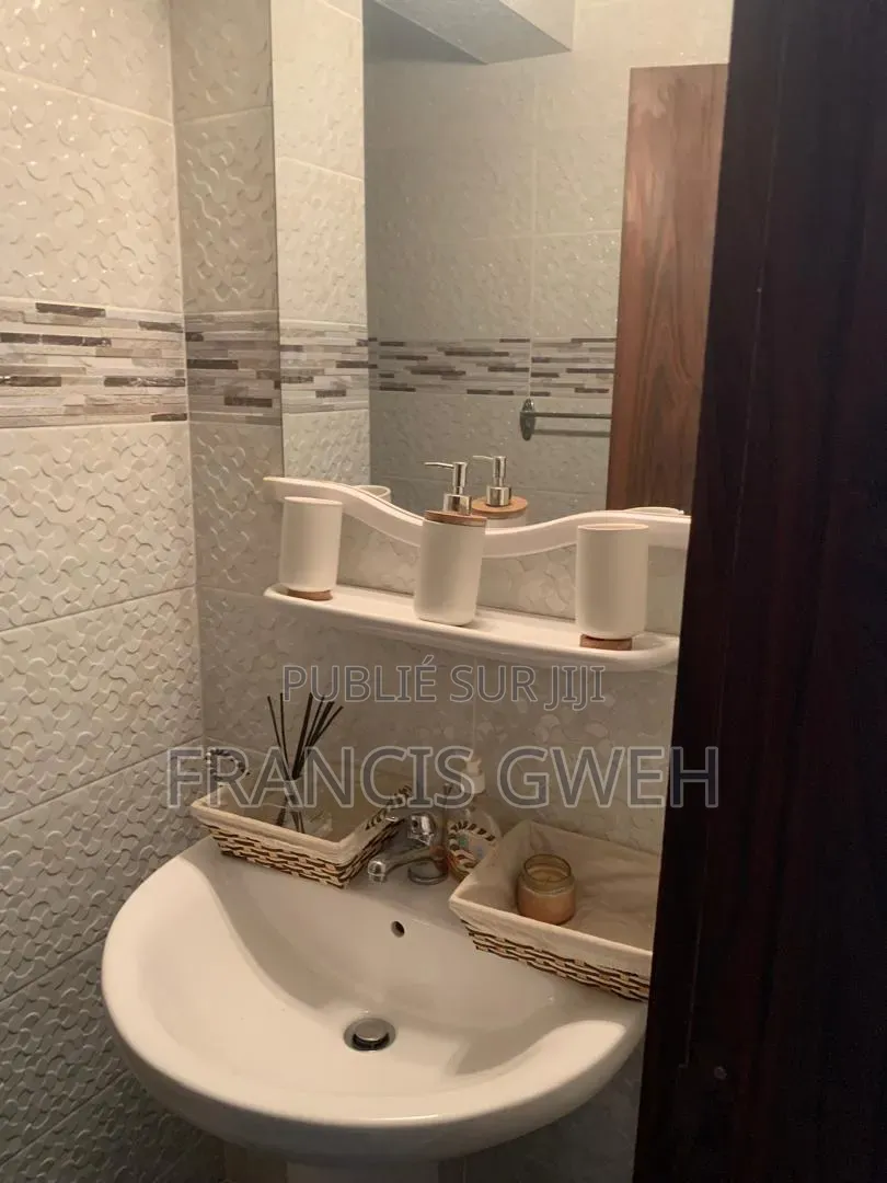 Meublé 3chbre Appartement dans Francis Gweh, Cocody à Louer