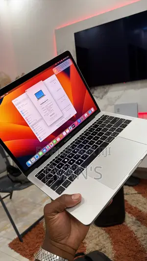 Nouveau Apple MacBook Pro 2017 8GB Intel Core i5 SSD 256GB