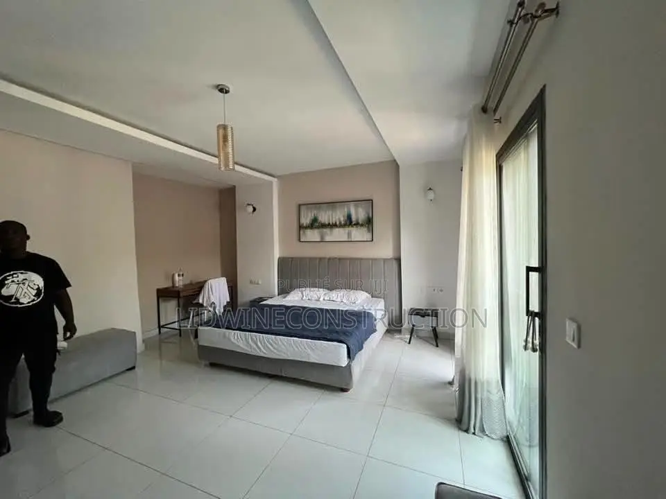 3chbre Duplex dans Cocody à Louer