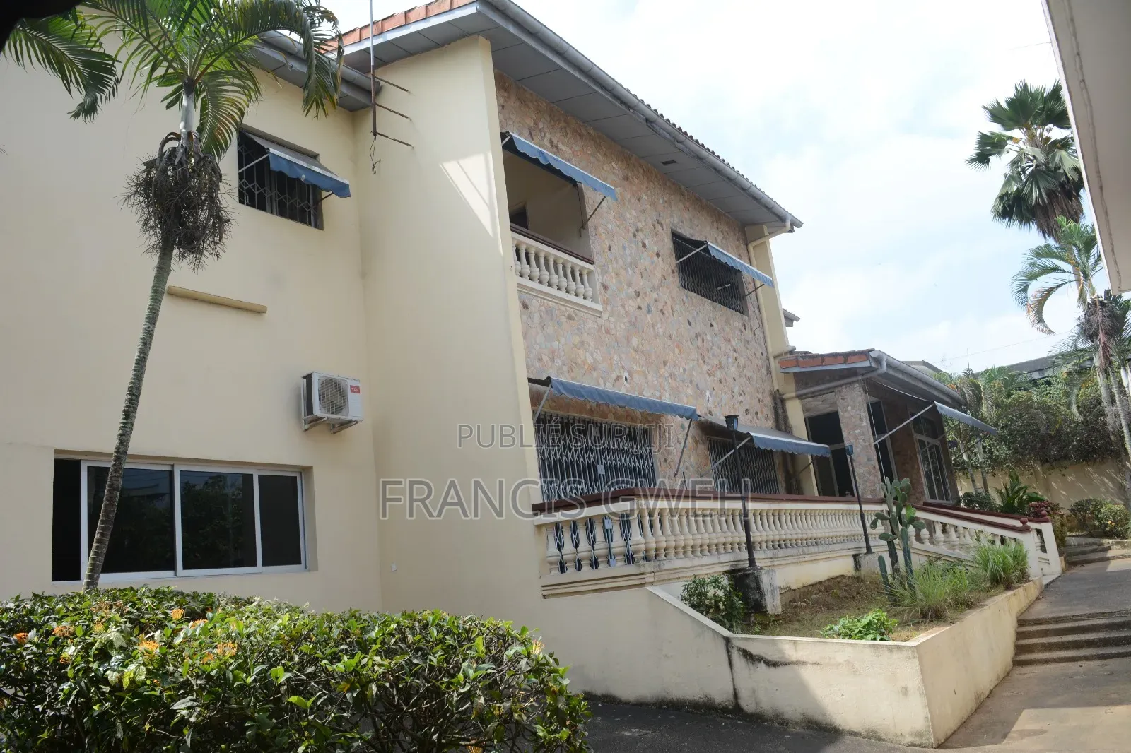 7chbre Duplex dans Francis Gweh, Cocody à Louer