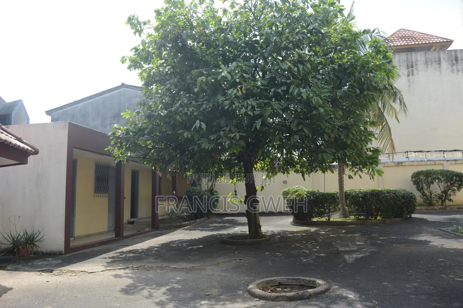 7chbre Duplex dans Francis Gweh, Cocody à Vendre
